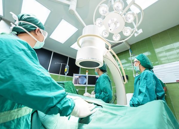 Medicina estetica e chirurgia plastica: analisi dei trattamenti non invasivi e chirurgici nel contesto italiano
